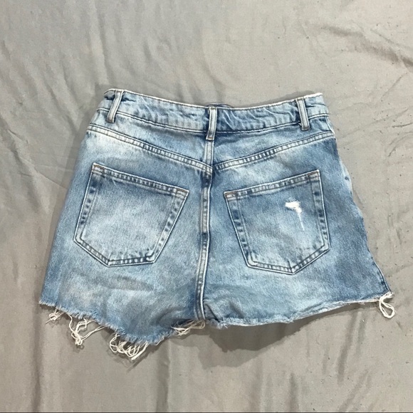 TOPSHOP High Waisted Distressed denim shorts - Picture 7 of 7